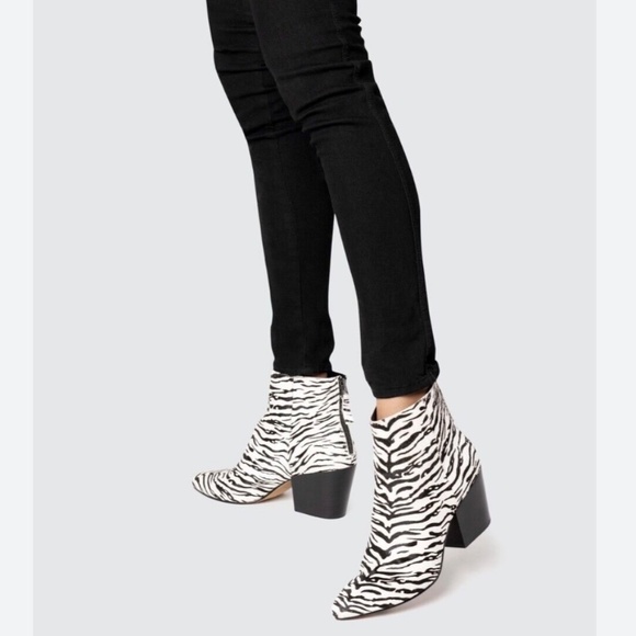 Dolce Vita Zebra Print Ankle Boots - Sz 8.5 - Picture 9 of 9